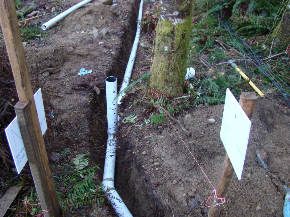 Drainage ditch with perforated pipe