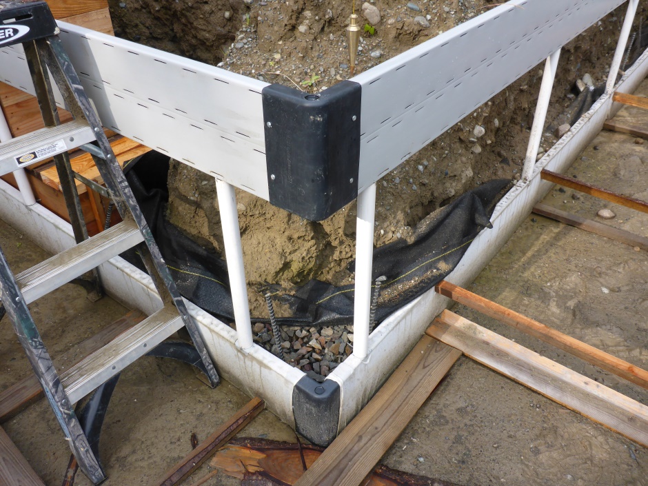 Outer Upper Form-A-Drain Corner